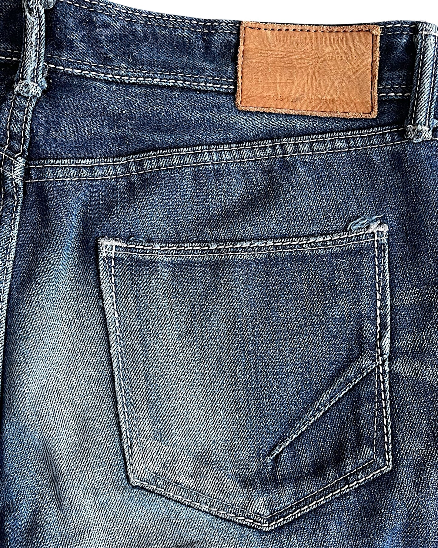 Gostar De Fuga Distressed Whisker Wash Denim Jeans