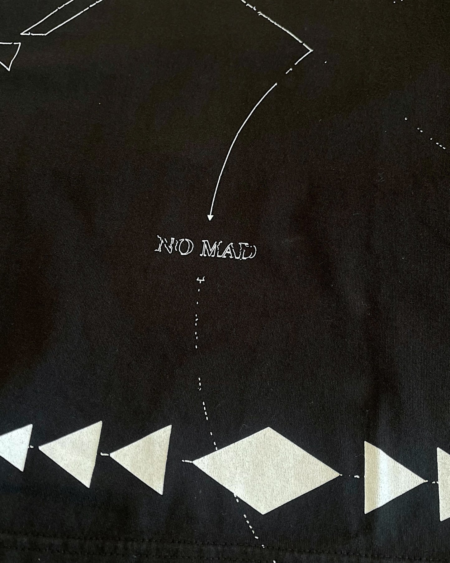 5351 Pour Les Hommes Nomad Geometric Graphic 3/4 Length T-Shirt