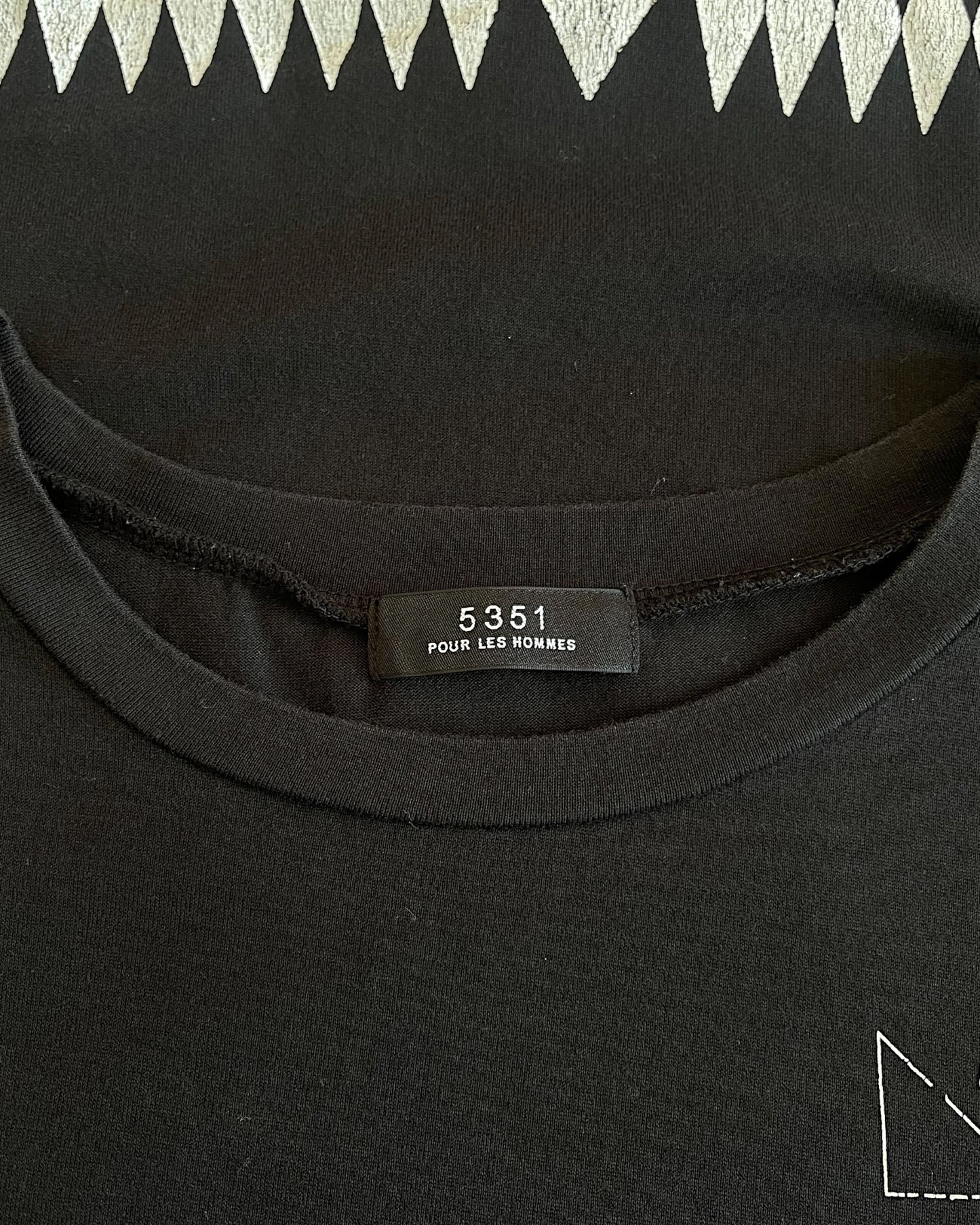 5351 Pour Les Hommes Nomad Geometric Graphic 3/4 Length T-Shirt